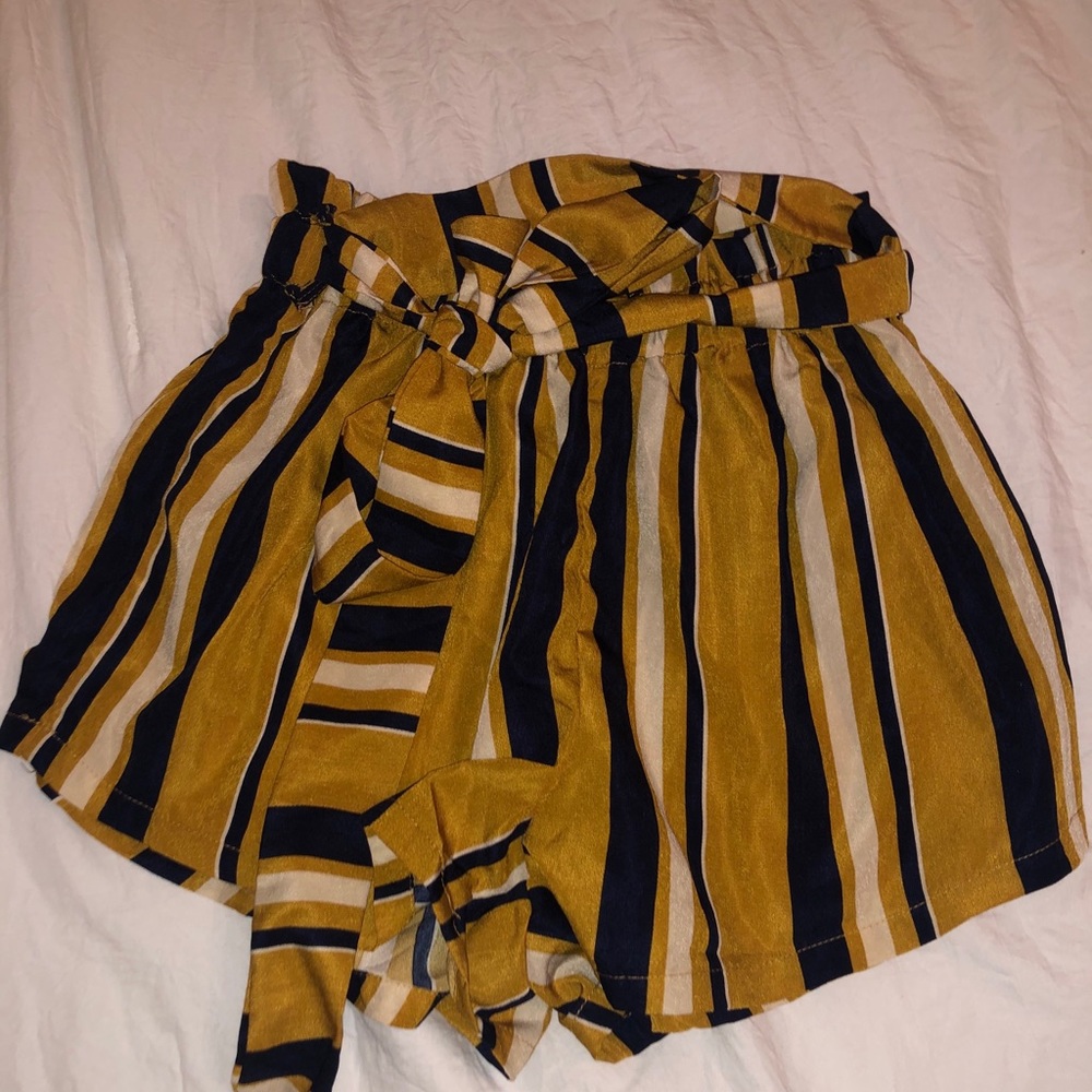 stripped flow shorts